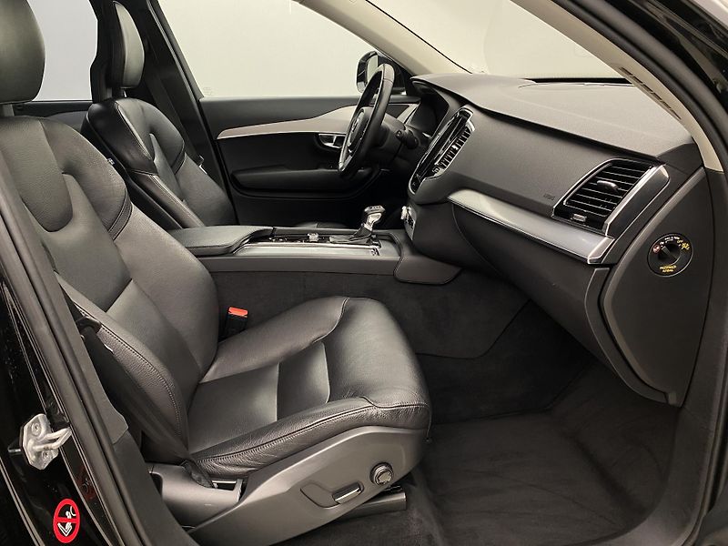 Volvo XC90 D5 AWD MOMENTUM AUT REZERVACE - fotka 23 z 46