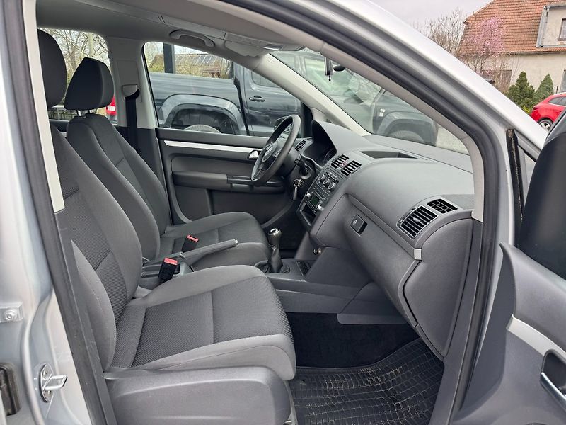 Volkswagen Touran (2012) Trendline 1.6 TDI 77kW - fotka 25 z 31