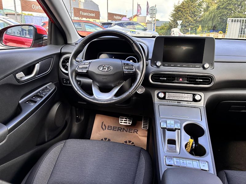 Hyundai Kona EV64kWh-150KW,  REZERVACE - fotka 17 z 38