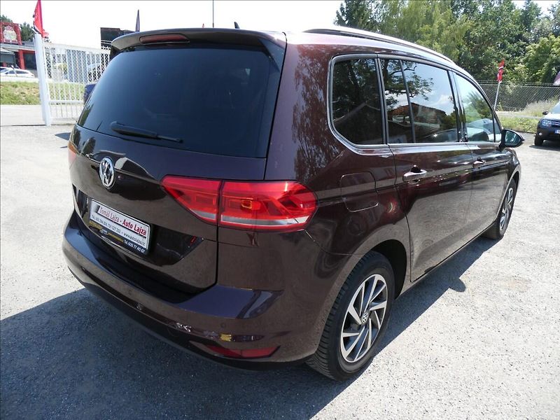 Volkswagen Touran 1,4 TSi 110kW DSG, navi, závěs - fotka 9 z 43