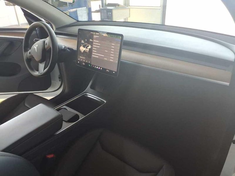 Tesla Model Y LONG RANGE DUAL MOTOR  TZ 94% - fotka 4 z 7