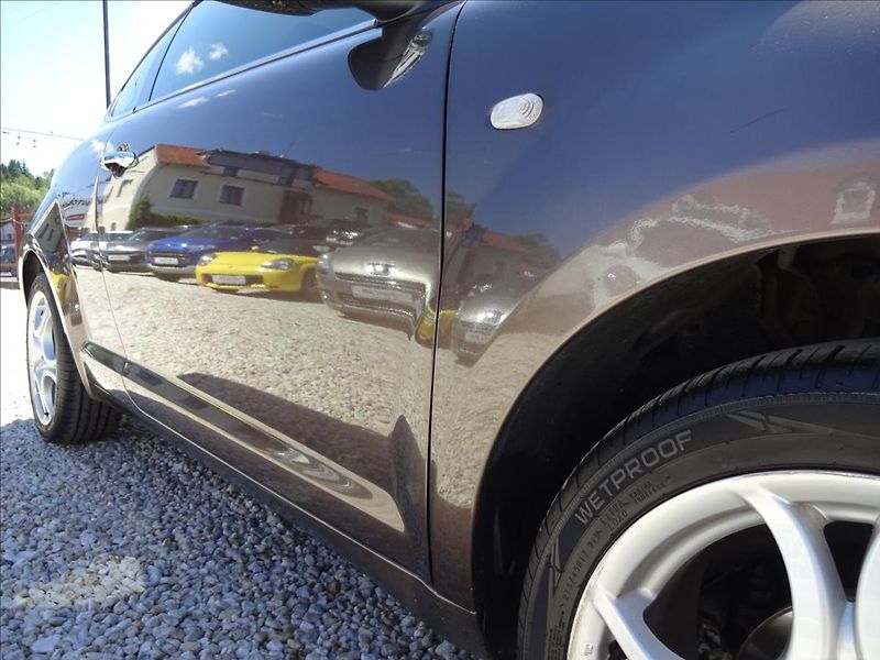 Alfa Romeo MiTo 1,4i 16V - fotka 9 z 42