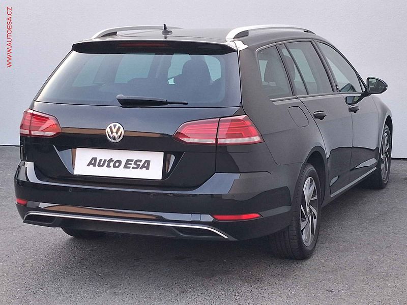Volkswagen Golf (2018) 1.5 TSi, Sound, kamera - fotka 4 z 18