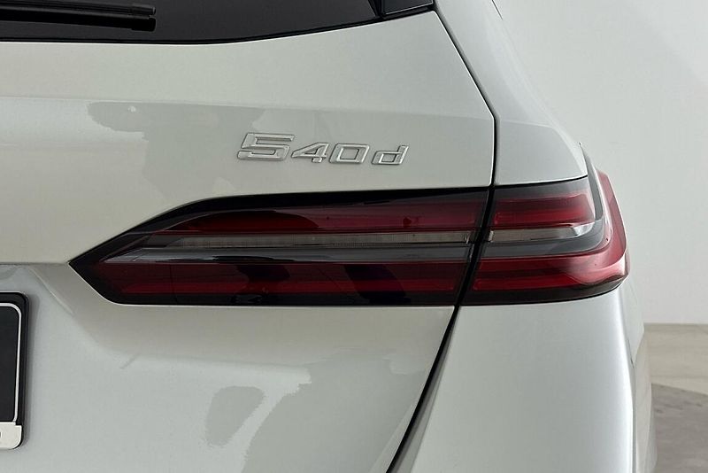 BMW Řada 5 540d xDrive Touring - fotka 4 z 17