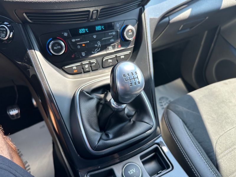 Ford Kuga (2017) 1,5 110kw EcoBoost ST-line - fotka 21 z 23