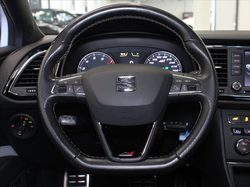 Seat Leon 2,0 Cupra 290 DSG ST Pano.DCC - fotka 9 z 30