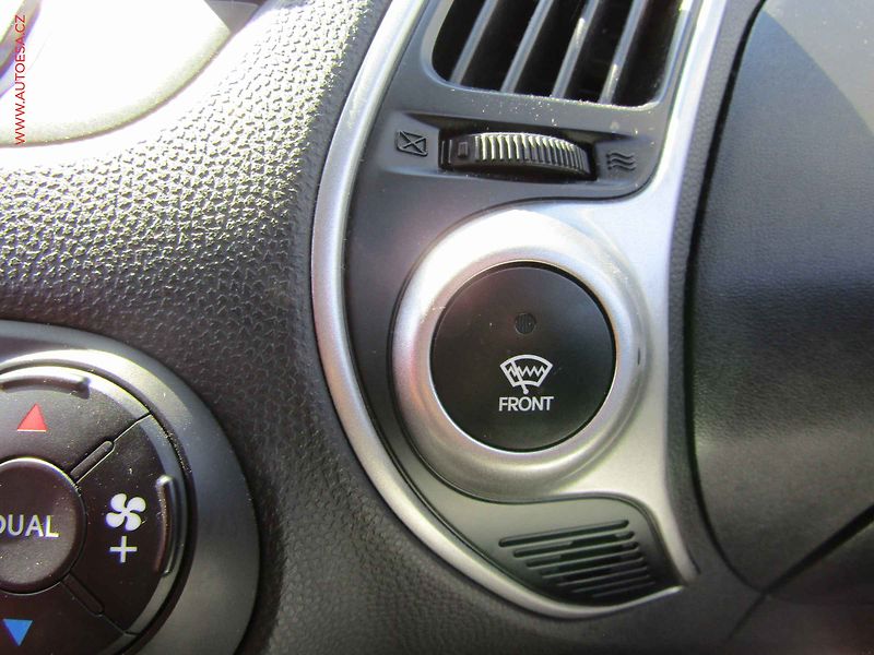 Hyundai ix35 (2012) 2.0CRDi 4x4, ČR, Výhř.sed. - fotka 21 z 22