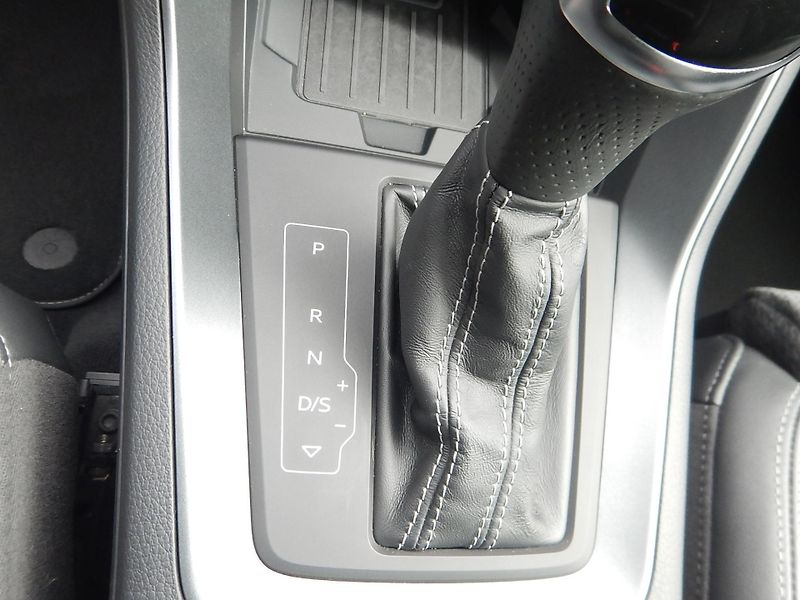 Audi Q3 S-LINE 1.5 TFSI, ČR, DSG - fotka 22 z 31