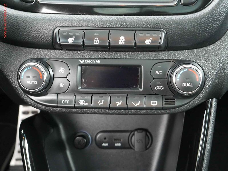 Kia Ceed (2014) 1.6 CRDi, Výhř.sed. - fotka 12 z 15