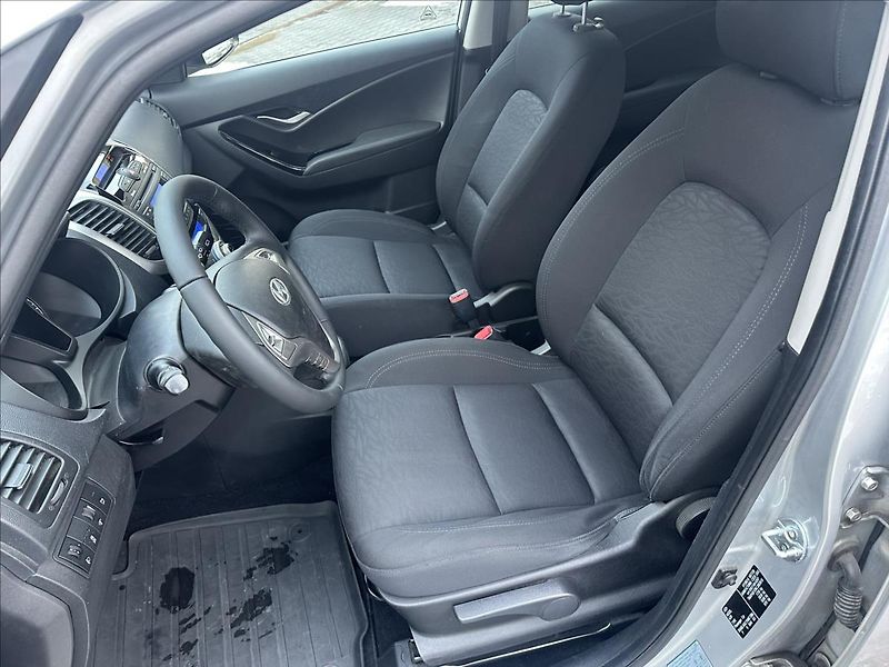 Hyundai ix20 1,6 AUTOMAT 1.majitel - fotka 12 z 23