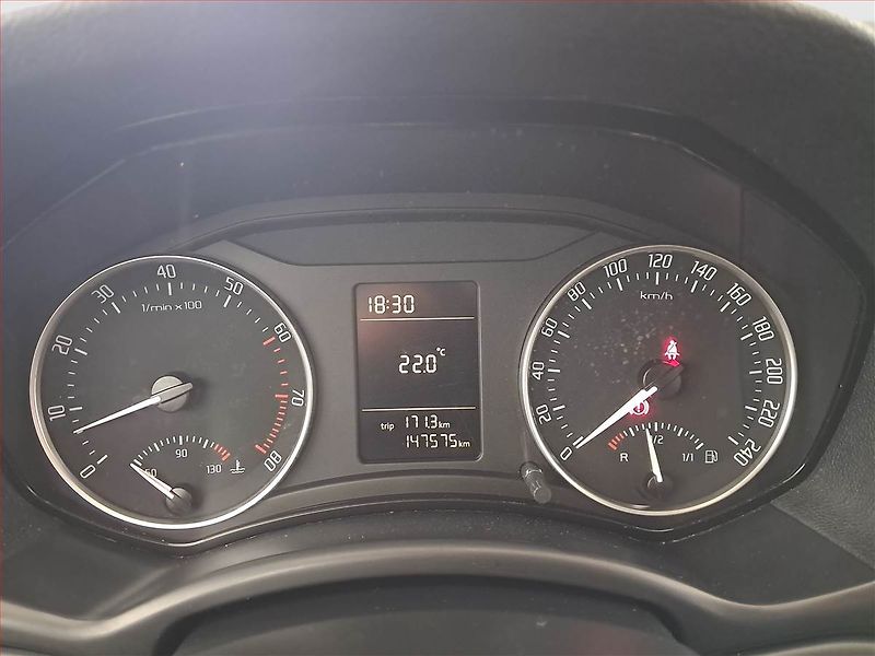 Škoda Octavia (2010) Ambiente 1.2 TSI, po STK - fotka 11 z 14