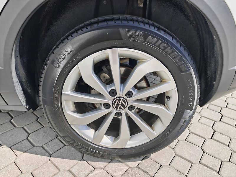Volkswagen T-Roc Life 6G 1,0TSI - fotka 20 z 22