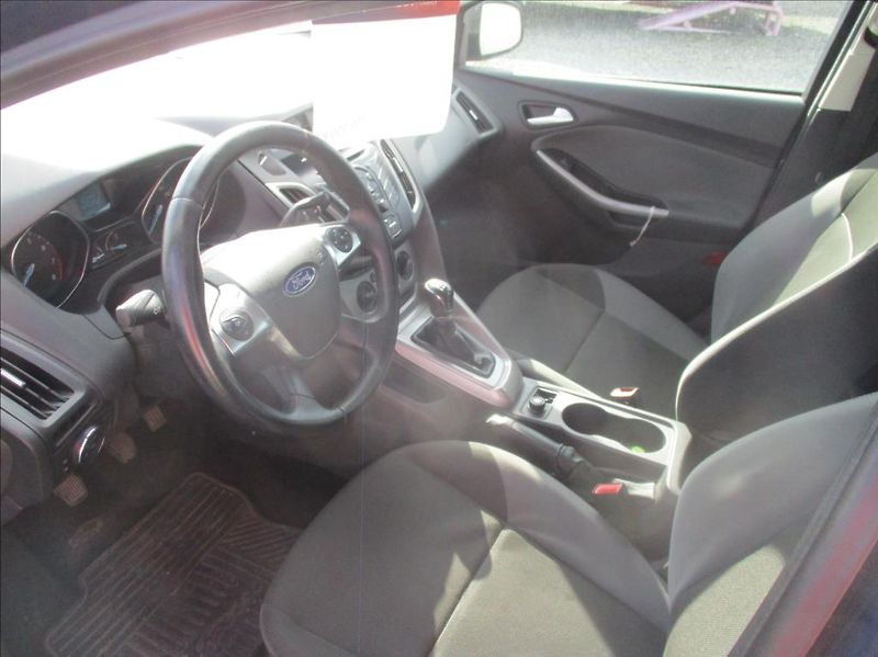 Ford Focus 1,6 i, klimatizace,serviska,CZ - fotka 16 z 36