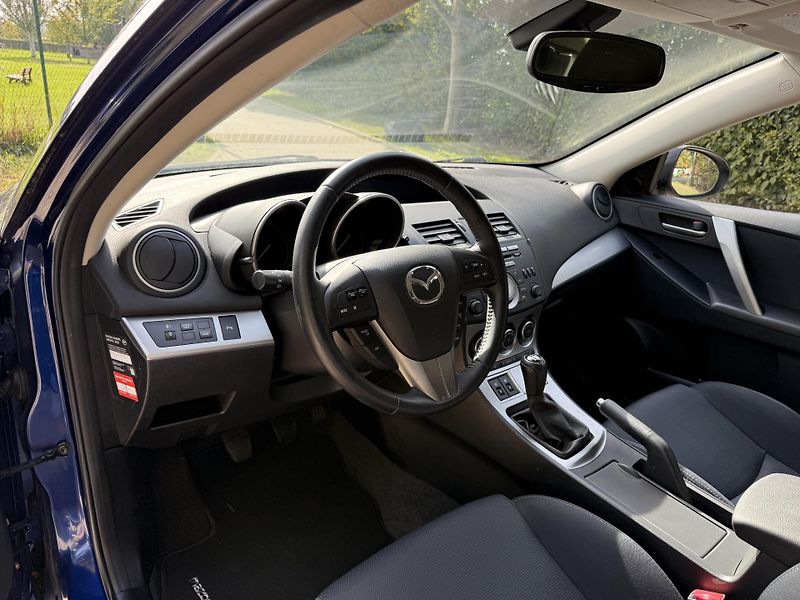 Mazda 3 1.6 Active Plus - fotka 26 z 31