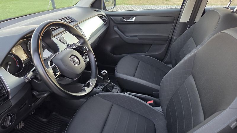 Škoda Fabia (2021) 1.0 TSI 70 kW Ambition, CZ,DPH - fotka 10 z 22