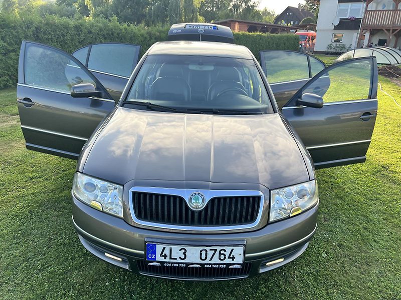 Škoda Superb 1.9TDI 96KW,KůŽE,XENONY,TZ - fotka 24 z 42