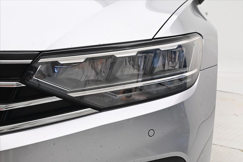 Volkswagen Passat 2,0 TDI 110 KW DSG Business Zá - fotka 30 z 32