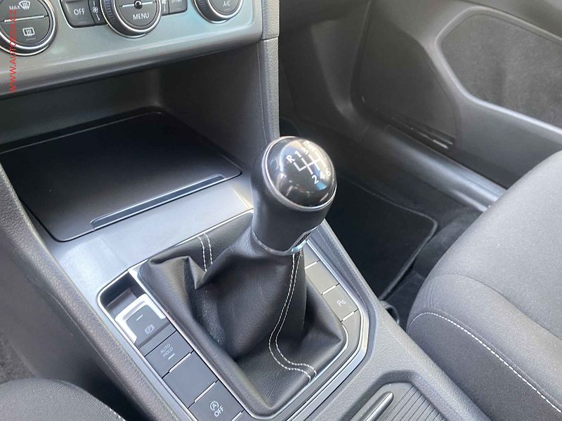 Volkswagen Golf Sportsvan (2015) 1.2 TSi, Lounge, STK6/28 - fotka 16 z 17