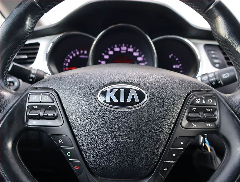 Kia Ceed (2016) Silver 1.4 CVVT, Serv.kniha - fotka 15 z 15