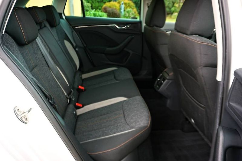 Škoda Scala (2019) STYLE PLUS 1,6 TDI 85 kW - fotka 17 z 30