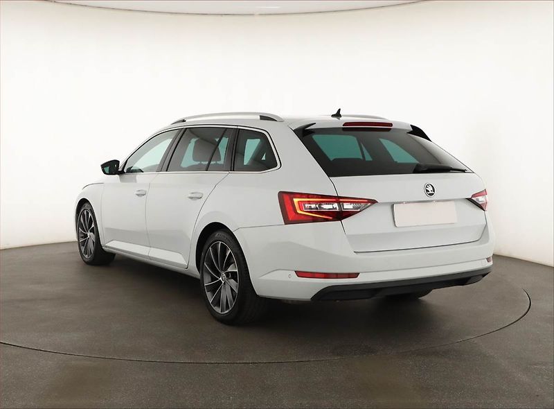 Škoda Superb (2018) Laurin&Klement 2.0 TDI 4x4 - fotka 4 z 16