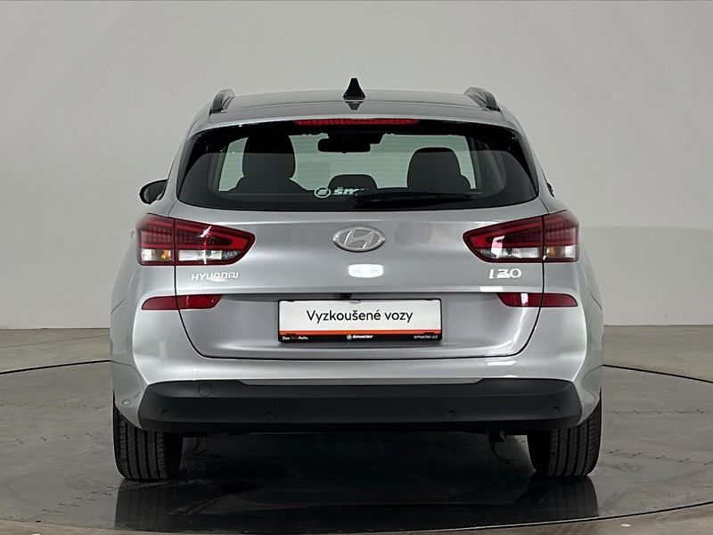 Hyundai i30 Smart DCT - fotka 17 z 26