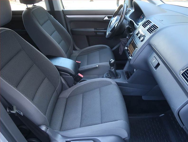 Volkswagen Touran (2014) 1.6 TDI, Serv.kniha, Navi - fotka 9 z 22