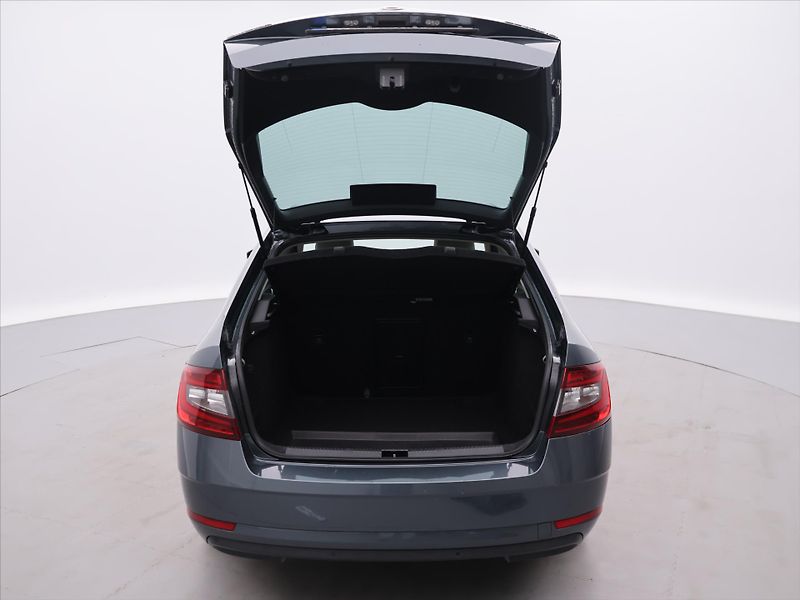Škoda Octavia 2,0 TDi 110kW Style LED CZ - fotka 9 z 26