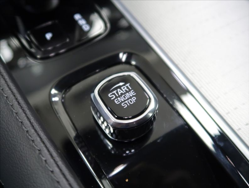 Volvo XC90 2,0 B5 AWD AUT Plus Bright - fotka 36 z 38