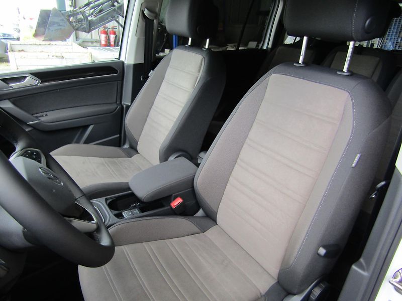 Volkswagen Touran Highline 1,5 TSI 110KW DSG - fotka 20 z 30