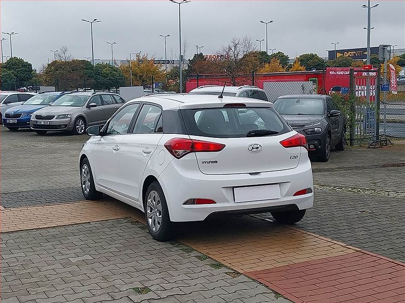 Hyundai i20 (2015) 1.2 - fotka 4 z 13
