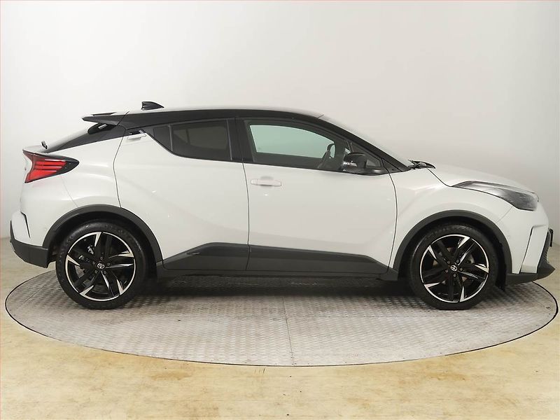 Toyota C-HR (2023) GR Sport 2.0 Hybrid - fotka 6 z 22