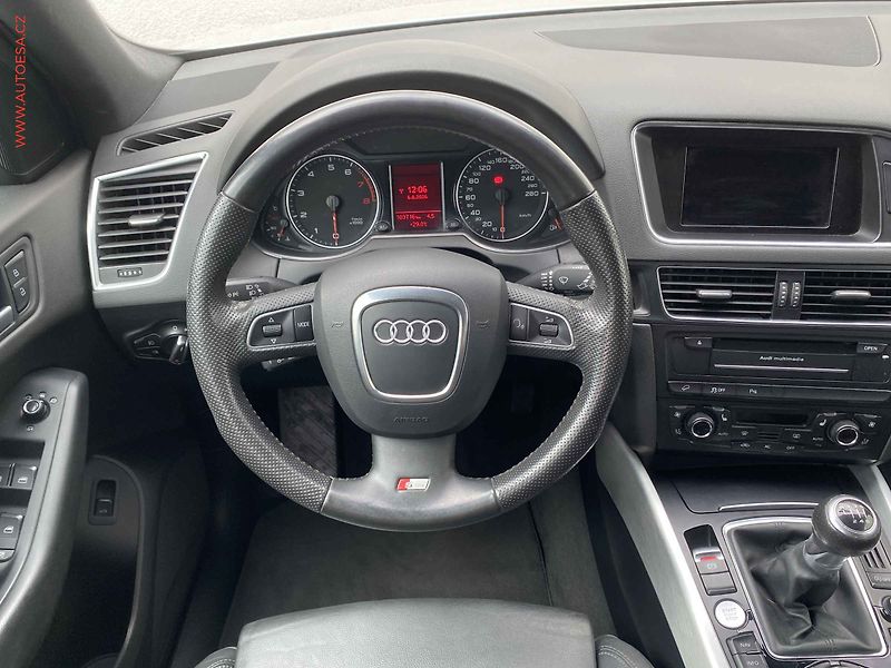 Audi Q5 (2011) 2.0 TFSi quattro, S-line - fotka 11 z 18