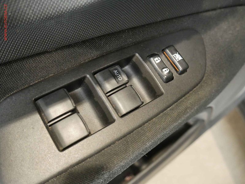 Toyota Auris (2008) 1.6 VVTi, 1.maj, AC, TZ, temp - fotka 18 z 19