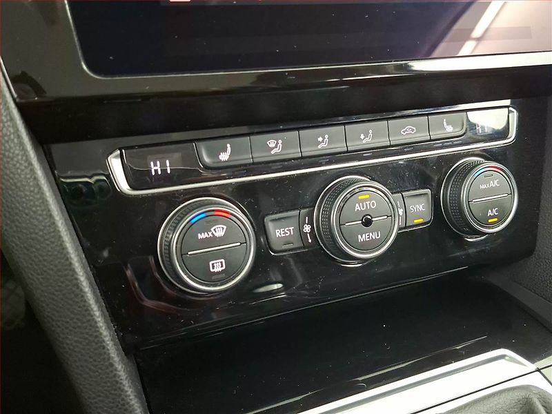 Volkswagen Passat (2018) R-Line 2.0 TDI, Kůže, Tempomat - fotka 15 z 19