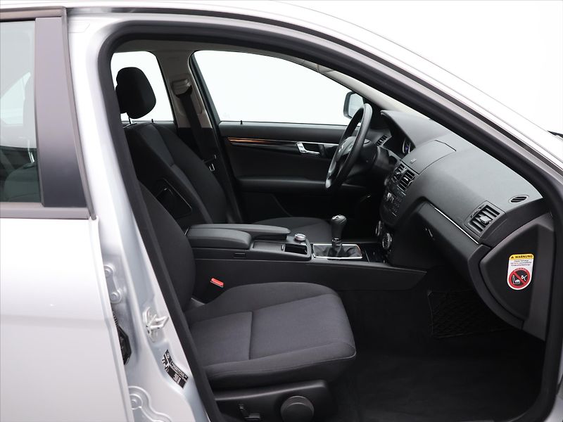 Mercedes-Benz Třídy C 2.2 200CDI 100KW 78'786 km - fotka 11 z 28
