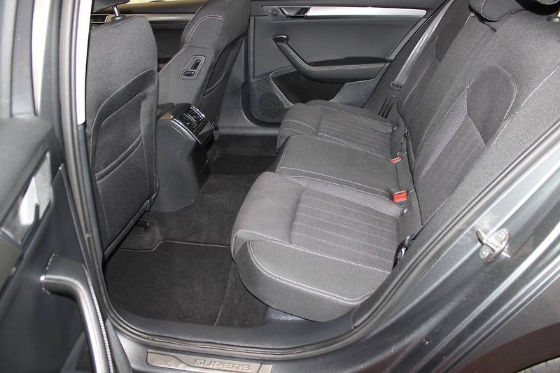 Škoda Superb (2022) 2.0 TDI 110kW LED Matrix manuá - fotka 27 z 33