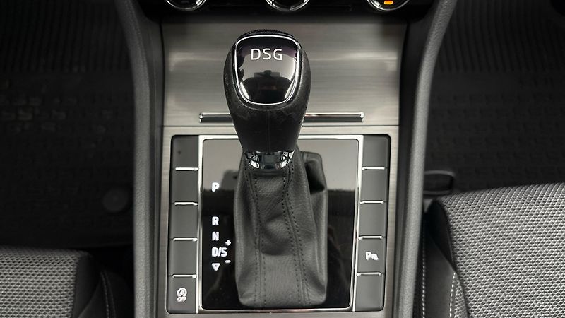 Škoda Superb 2.0 TDI DSG Style Combi - fotka 24 z 28