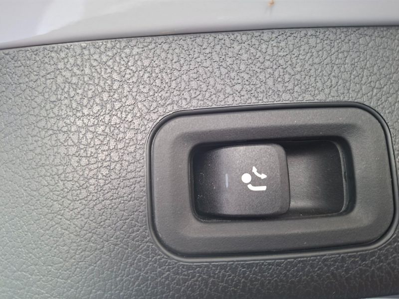 Mercedes-Benz GLB (2020) 200 120kW AUT -TAŽ.Z.-DPH - fotka 31 z 38