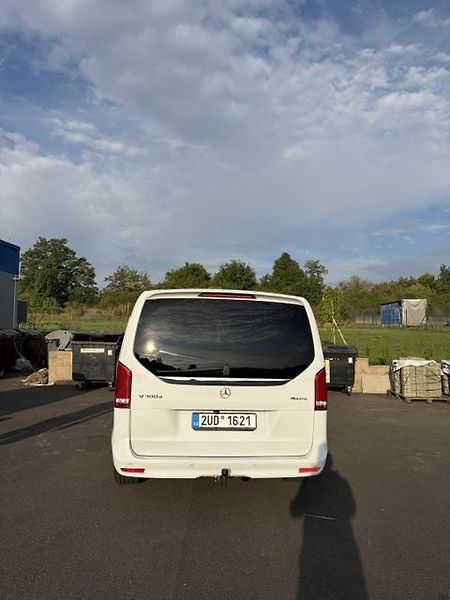 Mercedes-Benz Třídy V (2021) V 300 d 4MATIC AMG Line long - fotka 13 z 27