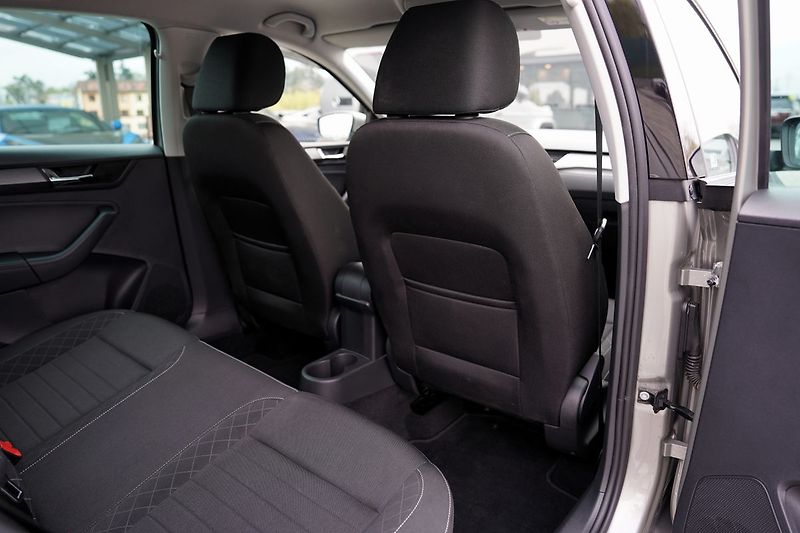 Škoda Rapid 1.0 TSI  Style, manuál, ČR - fotka 30 z 39