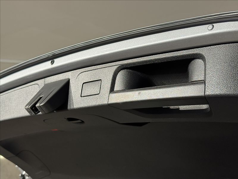 Volkswagen Passat 2,0 TDi  DSG Highline Virtual - fotka 13 z 49