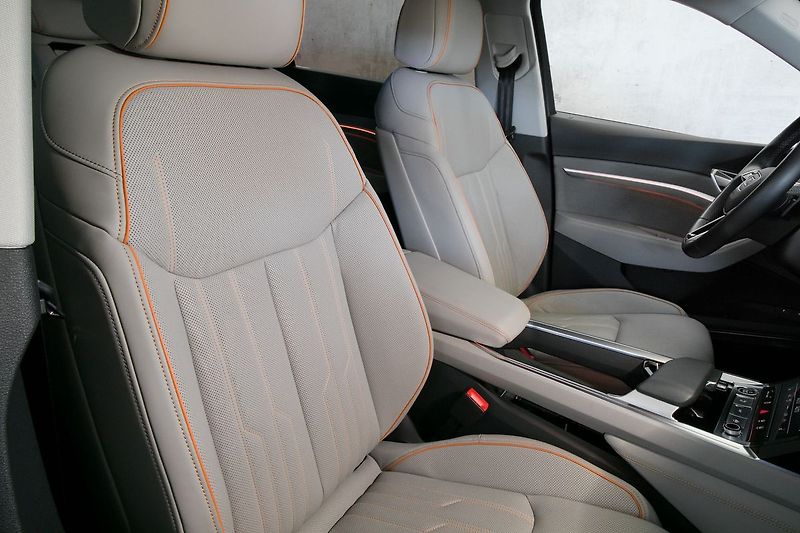 Audi e-tron 55 300kW Matrix Softclose HUD - fotka 15 z 44
