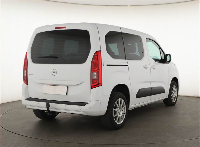 Opel Combo (2023) Edition 1.5 CDTI, 5Míst, ČR - fotka 5 z 20