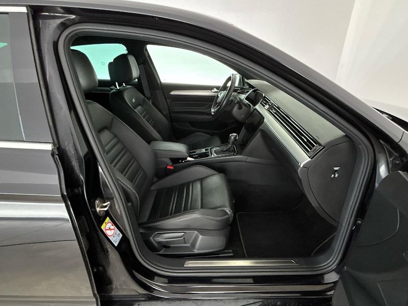 Volkswagen Passat R-LINE DSG - fotka 9 z 29