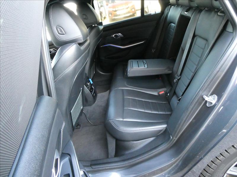 BMW Řada 3 2,0 320D xDrive,M-paket,1.maj. - fotka 27 z 52