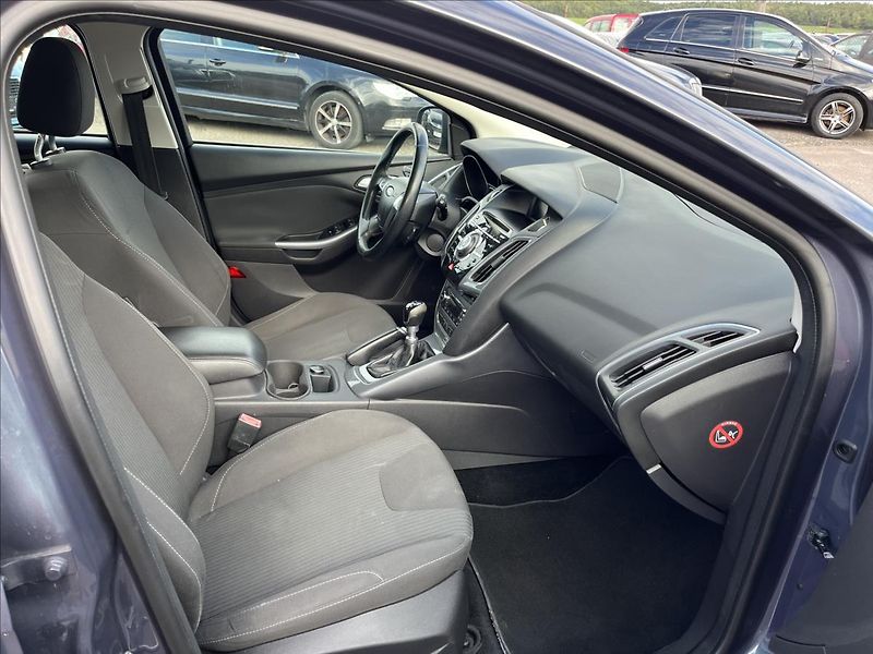 Ford Focus 1,6 TDCi KLIMA ROZVODY SERVIS - fotka 10 z 38