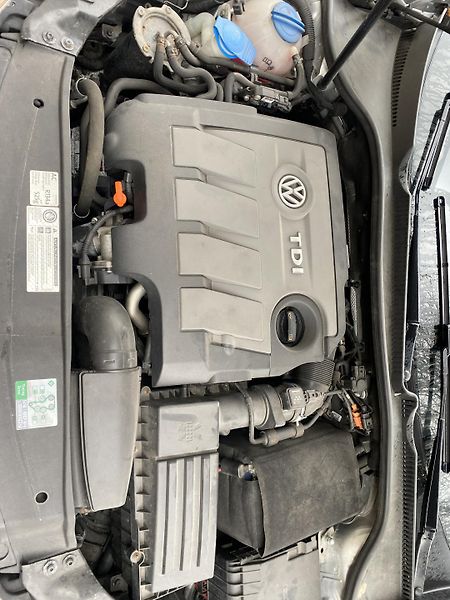Volkswagen Golf (2011) Team 1.6tdi 77kw - fotka 17 z 18