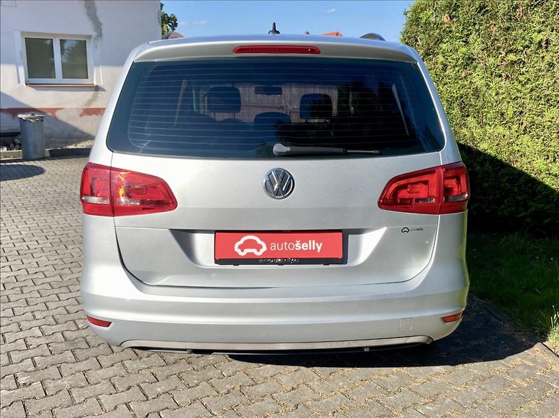 Volkswagen Sharan 2,0 TDI 103kW / DSG / VÝHŘEV - fotka 4 z 46