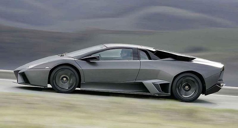 Nadšenec si postavil repliku Lamborghini.